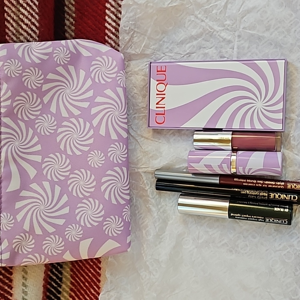 Clinique Limited Edition 7 piece travel set NIB Unused